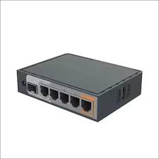 SWITCH DE 5 PUERTOS BASE 1000 GIGABYTE MICROTIK POE SFP METALICO